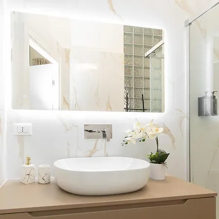 Vittorioveneto126 Couette-café La Spezia